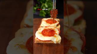 Like PIZZA but BETTER #breakfastsandwich #homepizza #quickbites