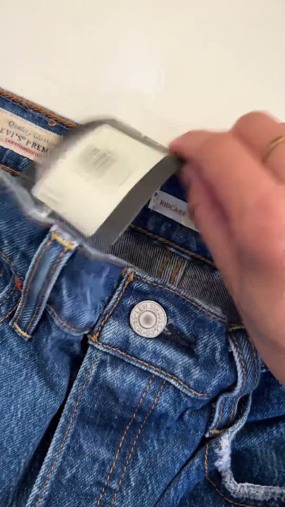 A must have Jeans: Levis Ribcage Straight! Watch out for the try on!