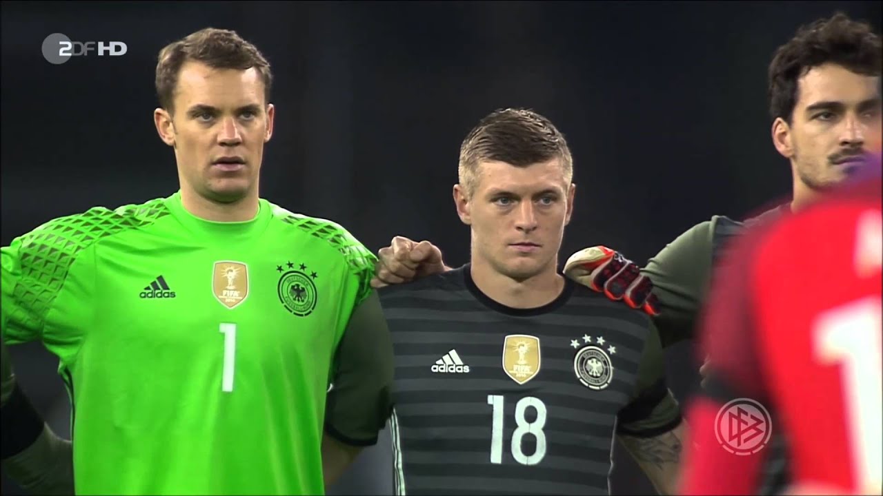 Schweigeminute Fußball Testspiel Deutschland-England (In Gedenken an die Terroropfer in Brüssel)