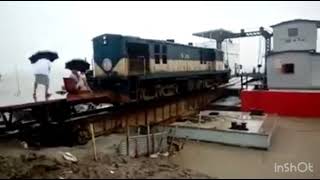 ফেরিতে করে ট্রেন দুর্লভ ভিডিও 😮
