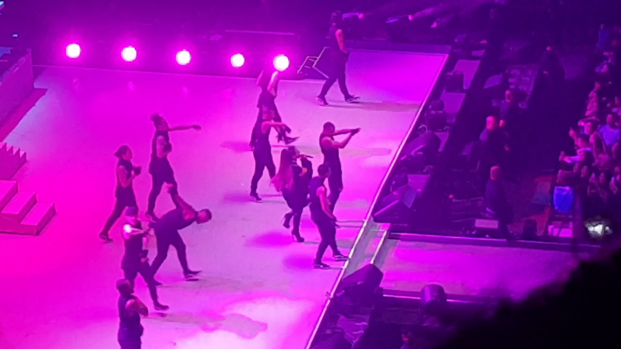 BAD DECISION (ARIANA GRANDE) - LIVE IN MANILA