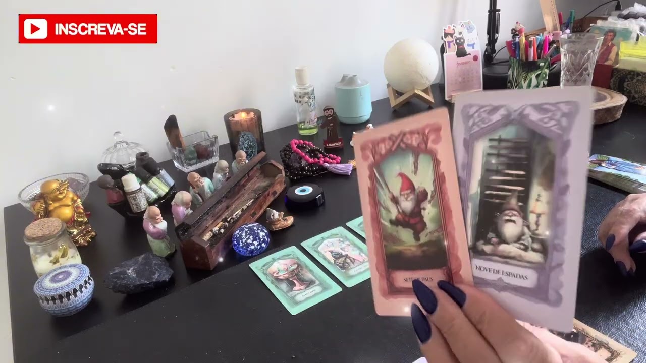 Virgem ♍️. Vejo alguém chegando trazendo felicidade . Não seja arisca e deixe o universo agir .