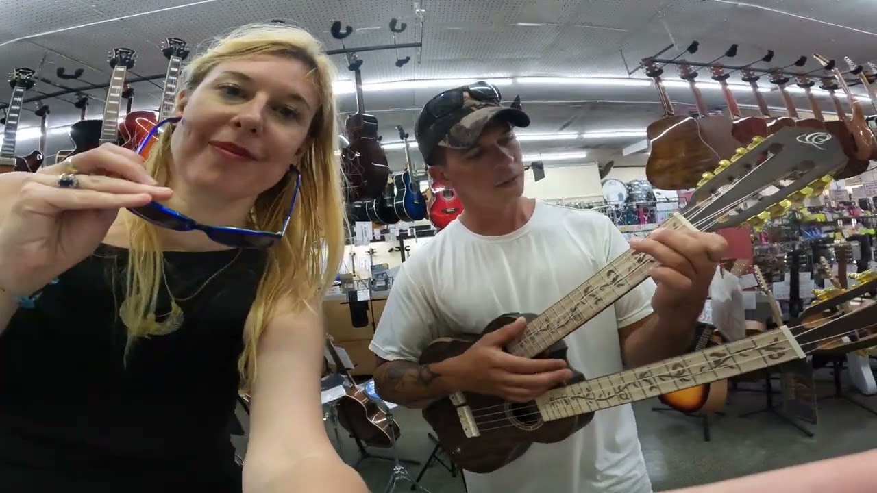 ORTEGA HYDRA-ZS - Unique ukulele feat. CJ & Gabriella White Guitar Shopping @ Gate 2 Kadena Okinawa