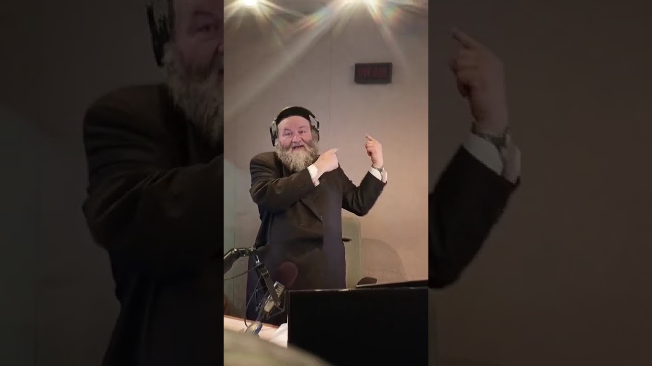 מיכאל שטרייכר בביצוע השיר 'בשם השם' ברדיו בבולטימור ארה"ב