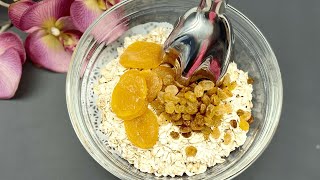 Haferflocken Mit Getrockneten Früchten Aufschlagen Kein Mehl, Kein Zucker, Keine Butter, Keine Eier