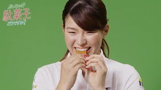 渋野日向子選手、駄菓子の食べ方が「ライオンみたい」　ザキヤマもびっくり！　「ないと困っちゃう」と愛も語る