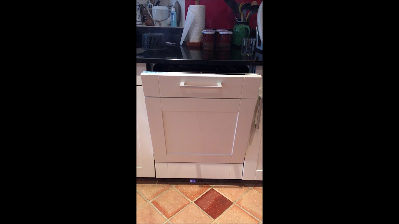 Ouverture automatique de la porte du lave-vaisselle AEG FSK93705P - YouTube