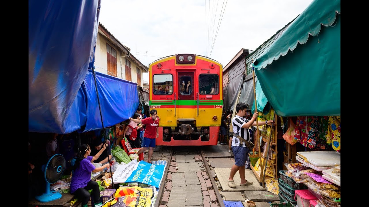 [4K] "Mae Klong Railway Market" the most amazing market, Samut Songkhram