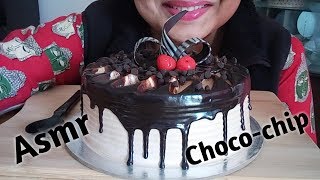 Chocolate choco chip cake *asmr*|eating sounds|dessert