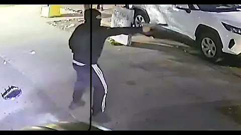RAW SURVEILLANCE VIDEO : Shows Inwood Robbery, Sho...