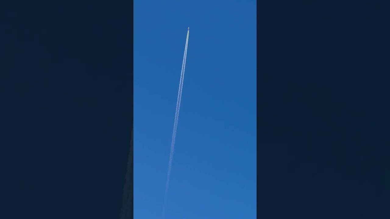 More dry sky contrails 