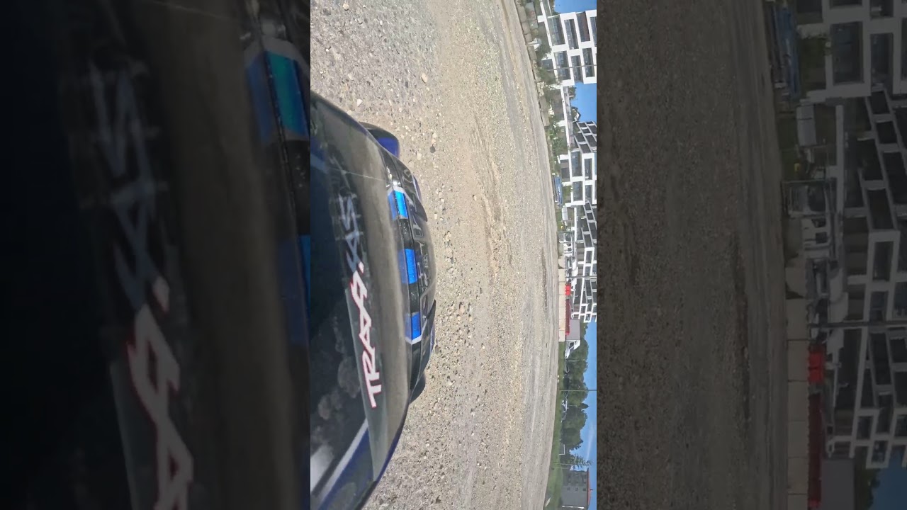 Traxxas Ford Fiesta ST Rally 3s Donut Gravier 4k60 fps