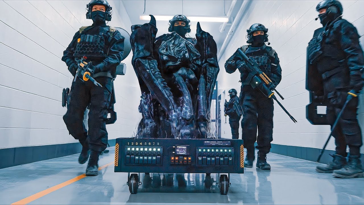 دولت موجود فضایی‌ای را به دام می‌اندازد،اما نمیداند او برای محافظت از یک دختر هر کاری خواهد کرد