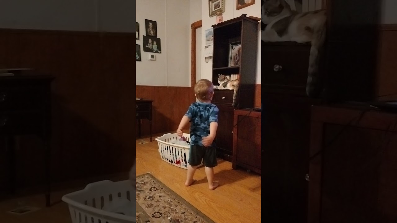 Boys Dancing To Jingle Bells/Being Dirty. YouTube