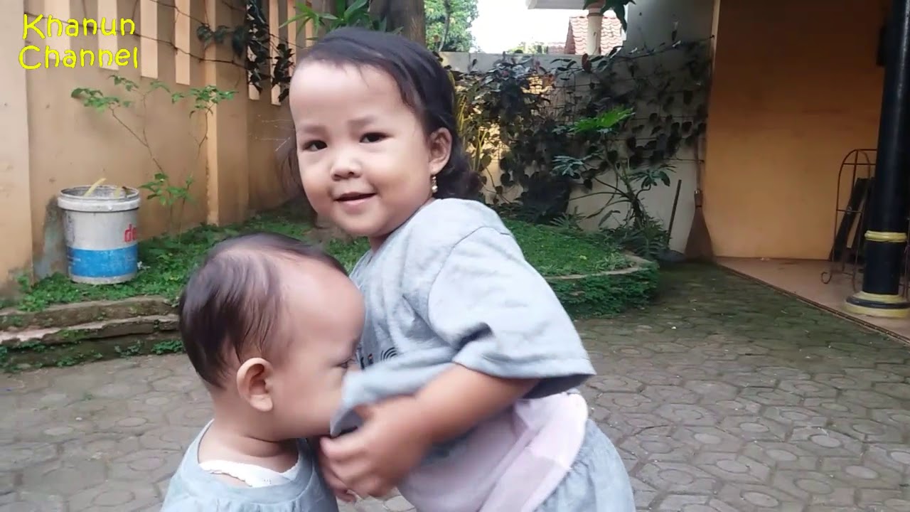  Kakak  Adik  Pakai Kaos Couple  Oleh oleh dari Bali YouTube