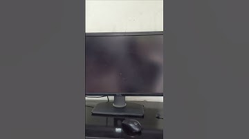 unplugging an SSD of a running PC.    #tech #trending #pcgaming