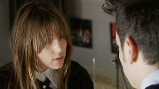 Split en español, Capítulo 4, es un vampiro.