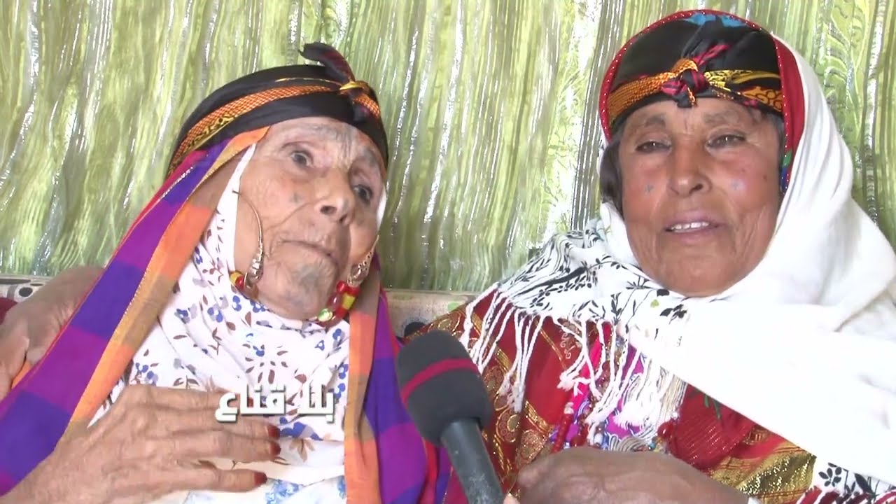 bila kinaa|خاتي غزالة تتفاجأ بأمهما في التسعين تغني معها..روعة في البدوي