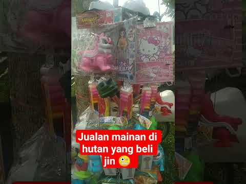 Jualan mainan di tengah hutan