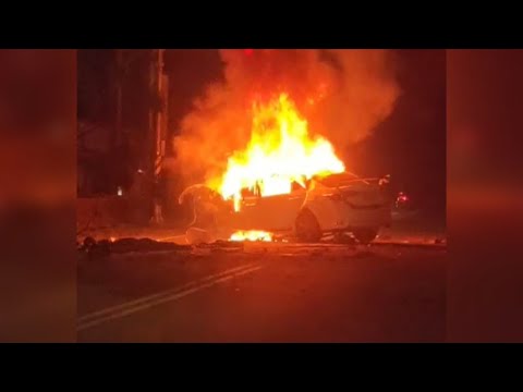 飆速撞路樹「火燒車」！ 駕駛「沒繫安全帶」噴飛亡