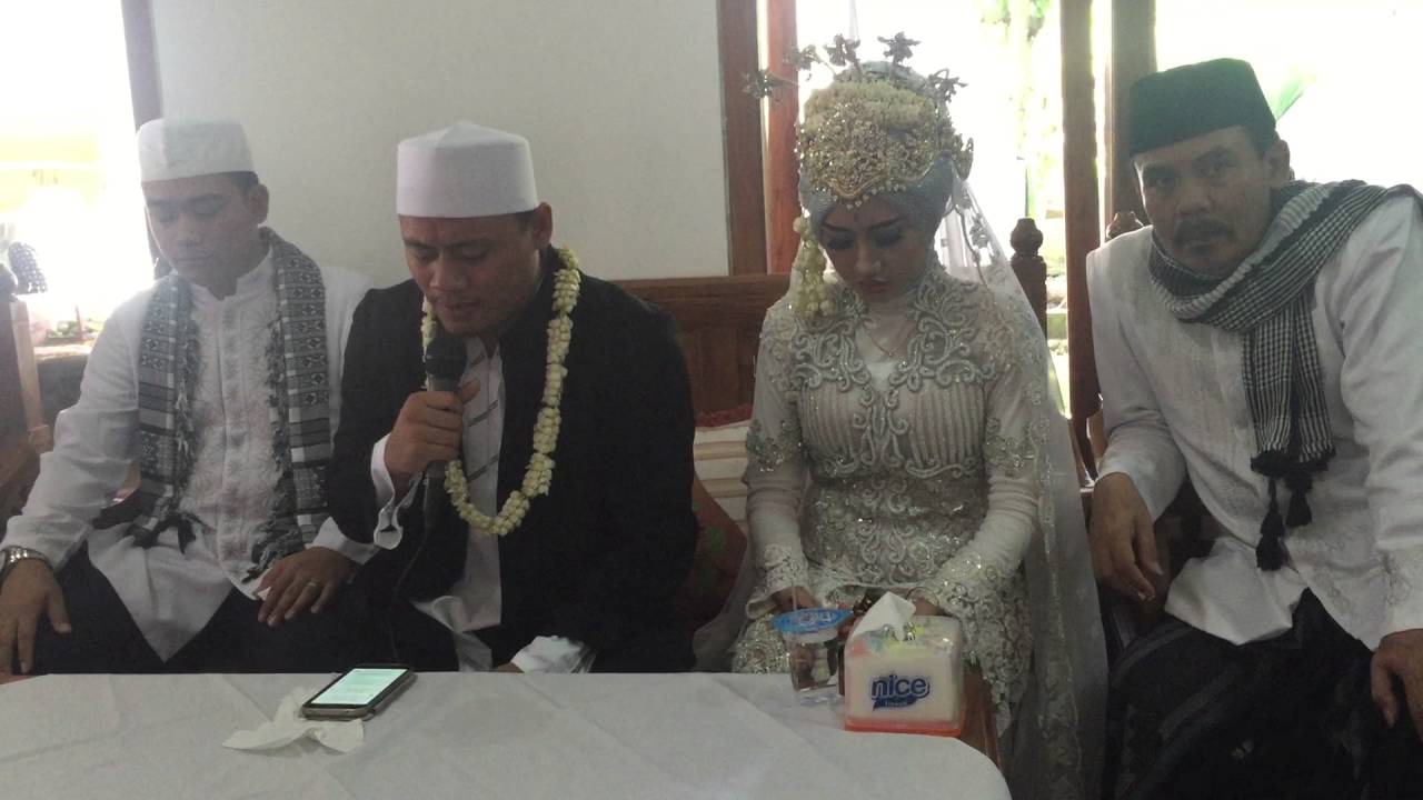 AKAD NIKAH MENGHARUKAN, MELANTUNKAN SHOLAWAT USAI IJAB 