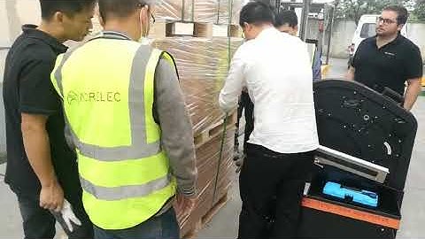 Mobile type semi automatic pallet strapping system