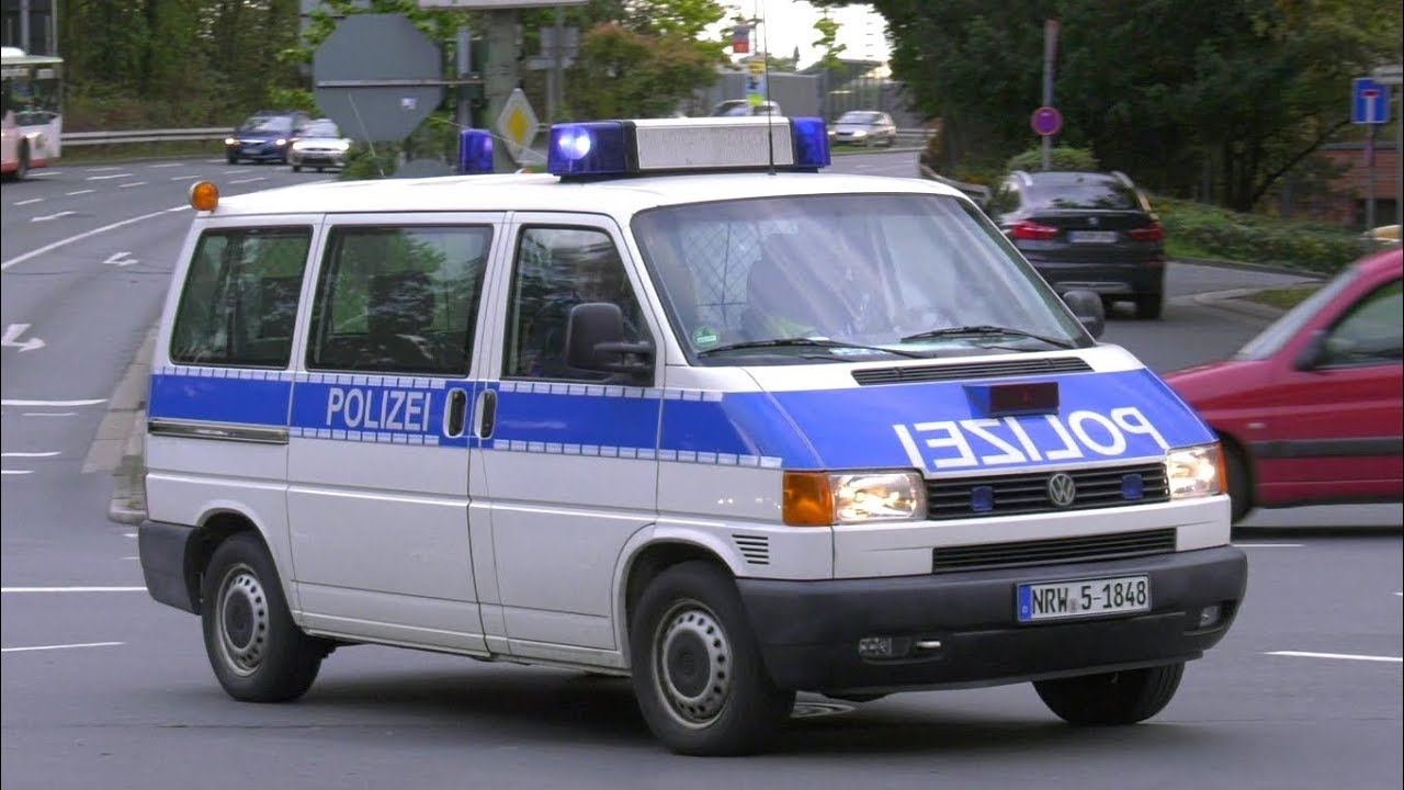 POLIZEI eskortiert mich