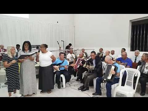 Louvor com a orquestra do Macuco.