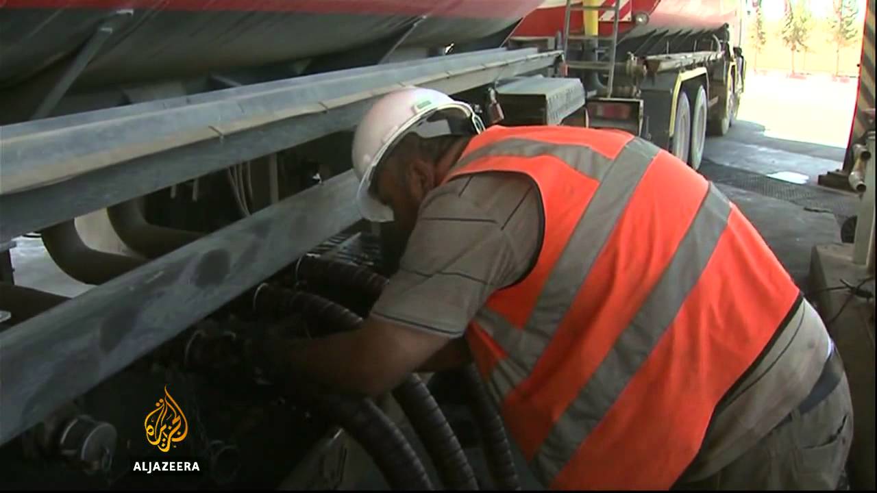 تعرضت محطة توليد الكهرباء الوحيدة في غزة للقصف