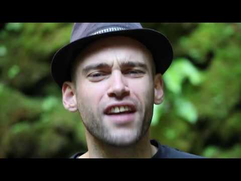 《Höll / Naraka : spectacle théâtral dans la grotte de Hölloch, en Suisse》