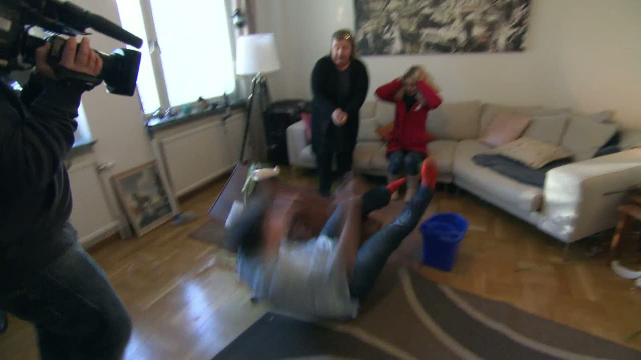 Sandra besöker Sveriges klantigaste vinnare  - Postkodmiljonären (TV4)