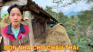 CHÁU TUYẾN VÀ CHÁU THÁI DI CHUYỂN RƠM ĐI CHỖ KHÁC ĐỂ CHUYỂN BỊ DỠ NHÀ