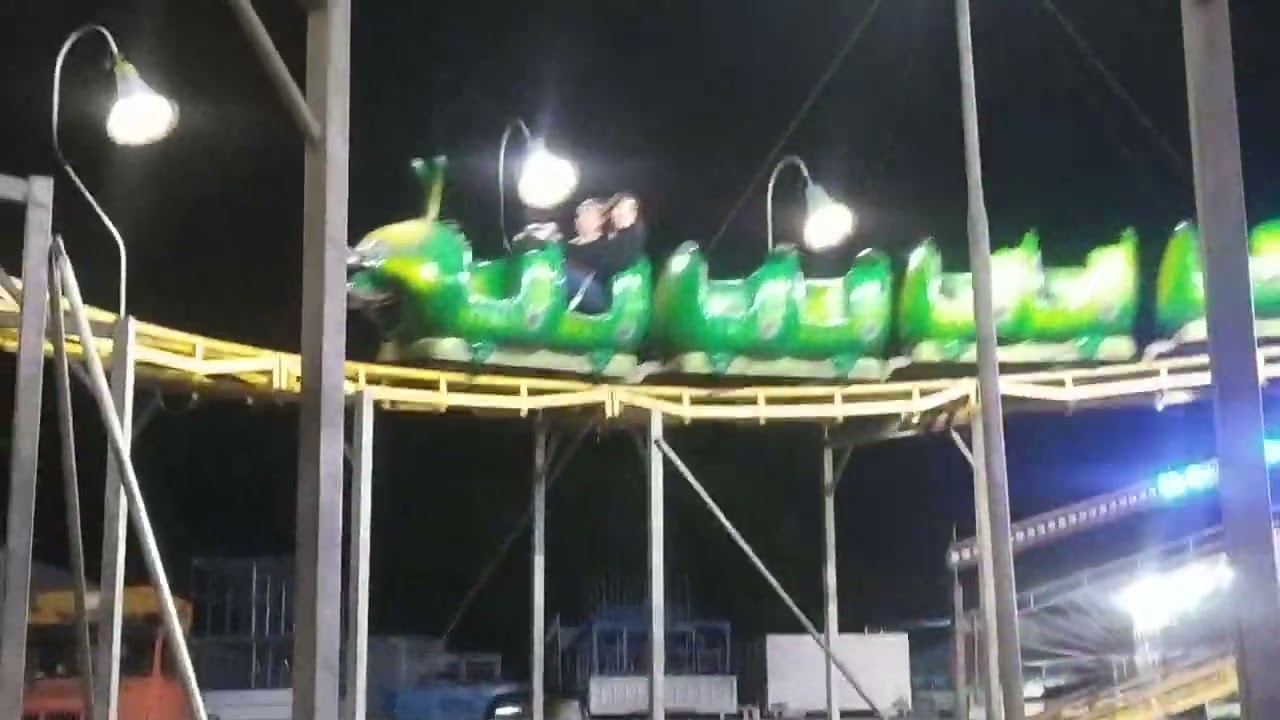 Montanha russa chamada brucomela Millenium parque Boituva