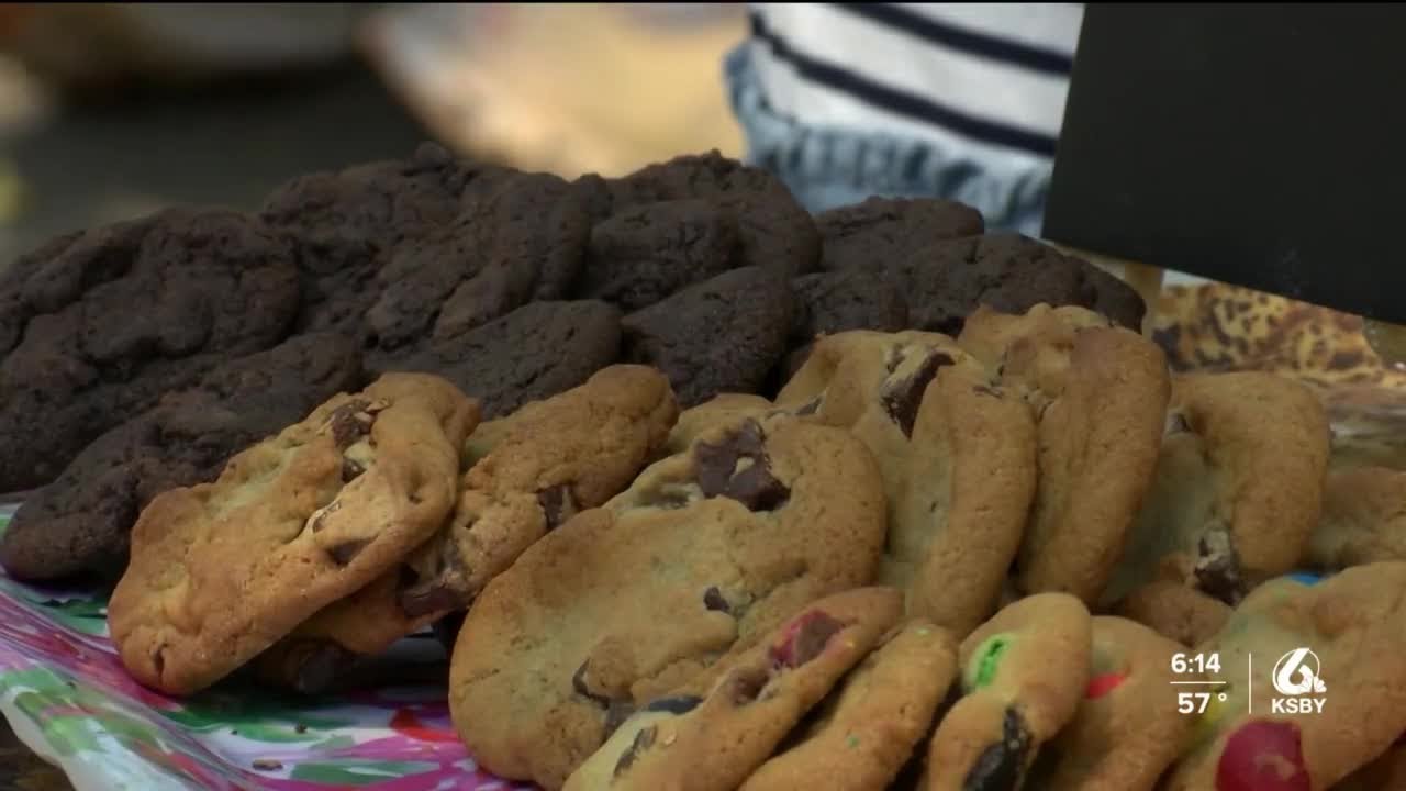 Charles Paddock Zoo brings animals and treats together for Mother's Day
