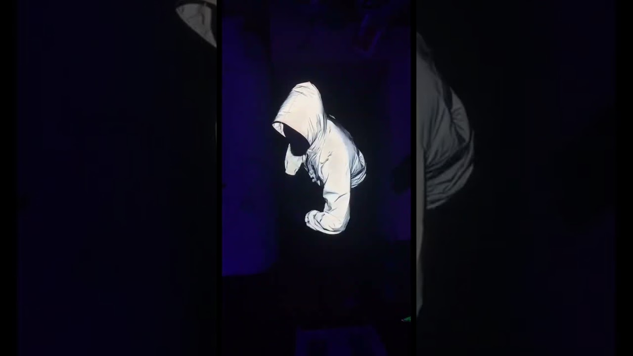 Stay safe and stylish with this reflective jacket. 🛒🔥 