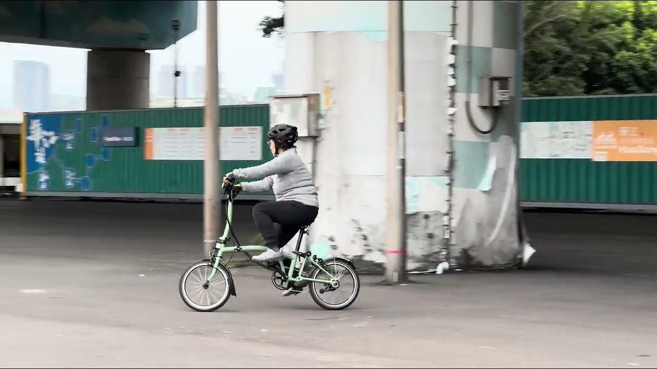 成人自行車學習課程，3.5 小時完成基礎進階技巧：大轉彎、8字繞圈、變速操作，並成功挑戰丘陵地形