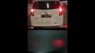 Story' WA IG nyetir mobil diwaktu malam hari