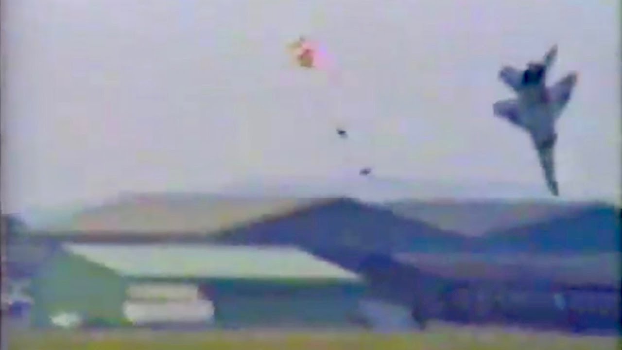 Pilot MIG 29 Pilot Ejects Two Seconds Before Crash - Nerves of Steel and Expert Timing