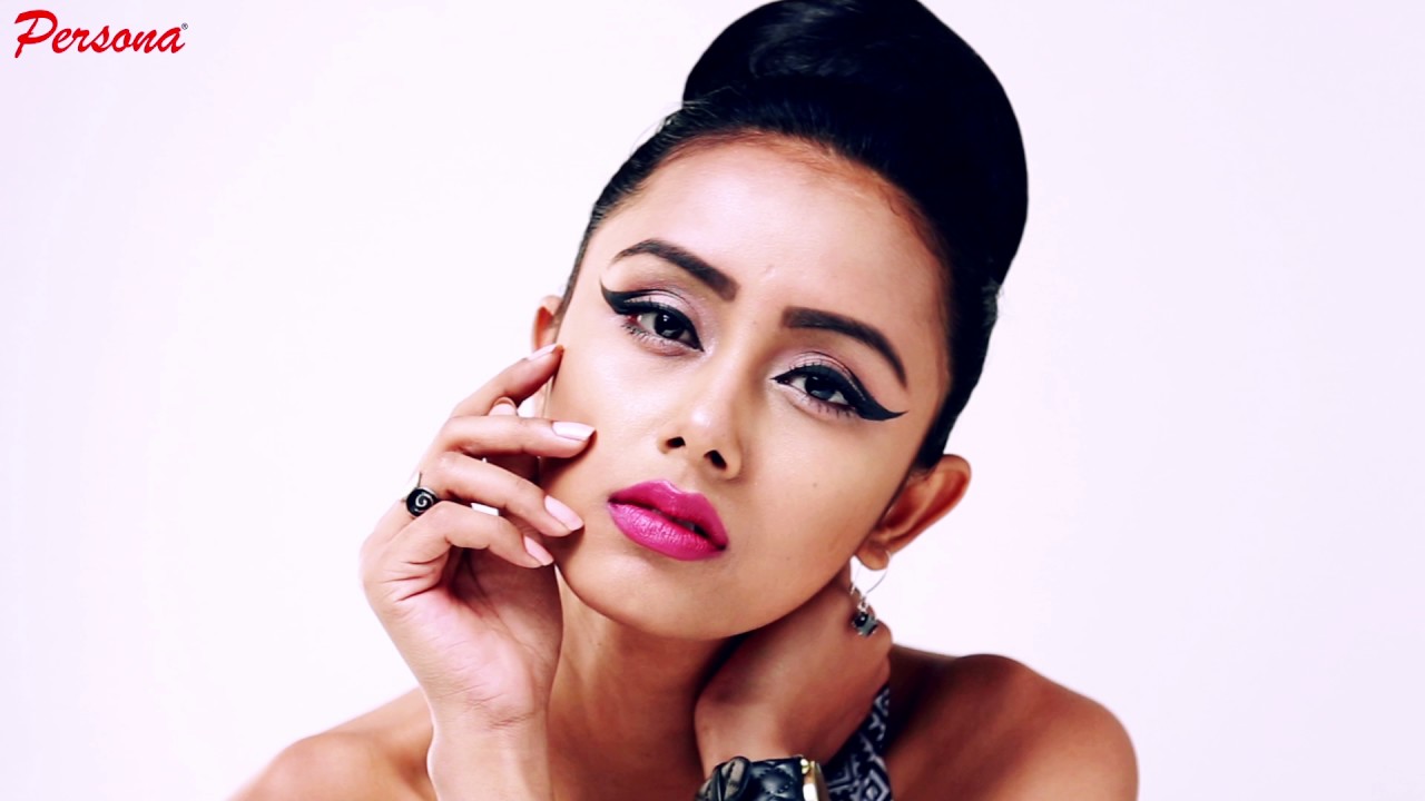 Dramatic Winged Eyeliner