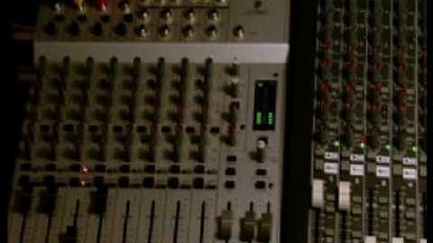 Void Hands - yc_whaepe [Edging tech-noise-step with just no-input feedback mixers]