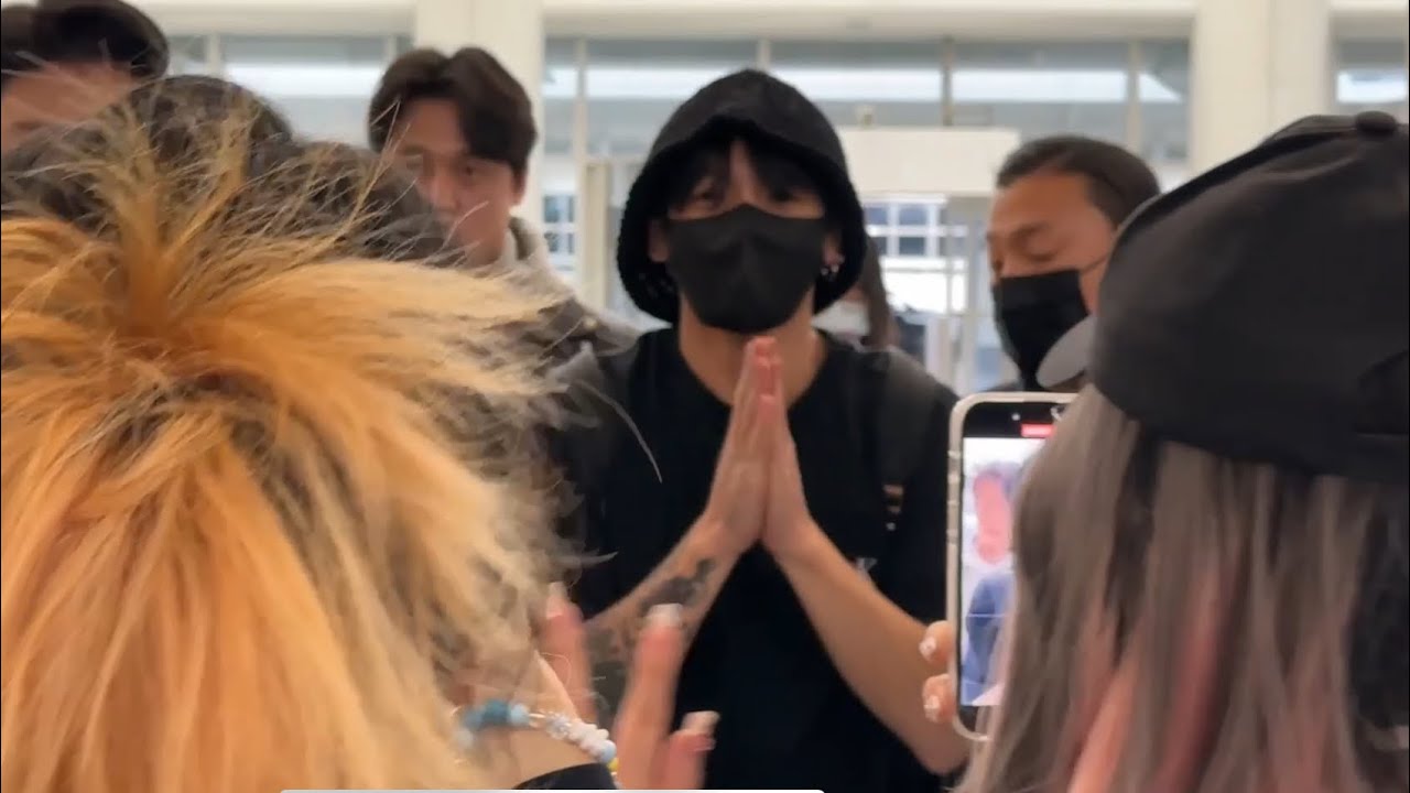 Jung Kook happy & thankful to fans at airport after a successful album launch! #jungkook #jk #golden