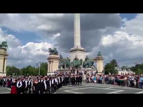 Videó: Forgatókönyv évfordulója Egy 45 éves Nőnek