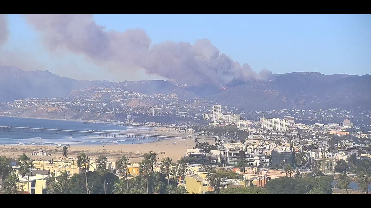 Timelapse Palisades Fire in Los Angeles - YouTube