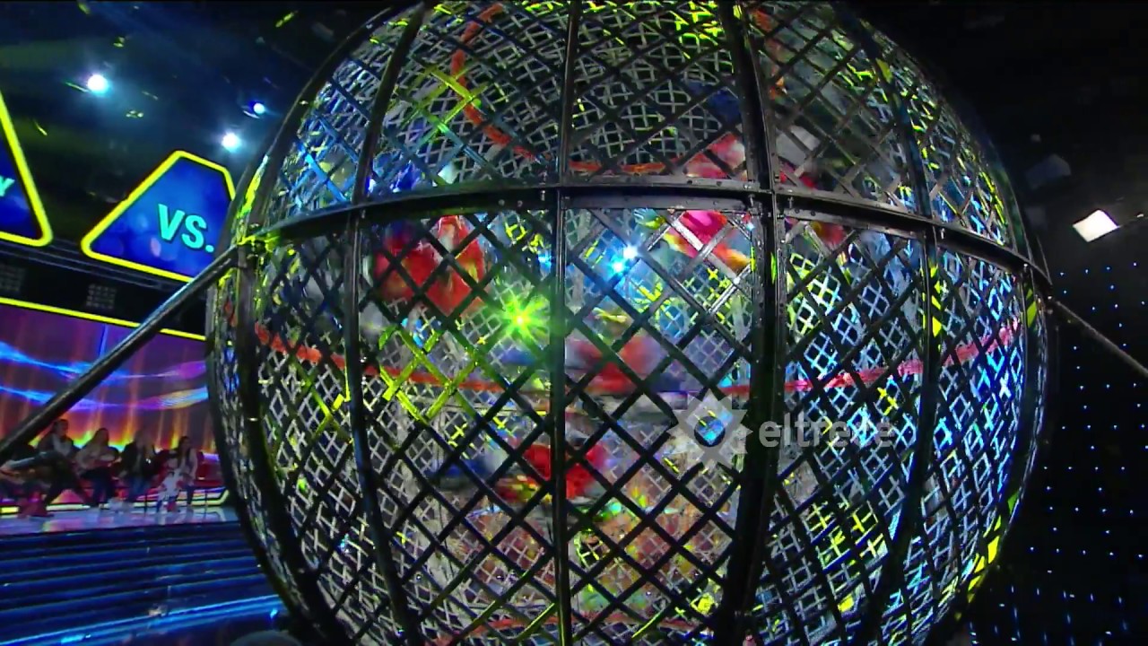 Guido arrugó y no se metió en el globo con las motos