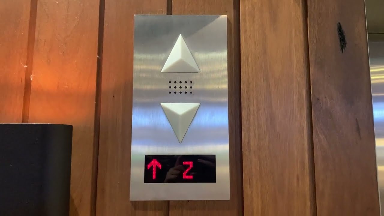 Dodgy logic: Liftronic traction lift 10 @ Westfield Mt Gravatt, Brisbane, QLD