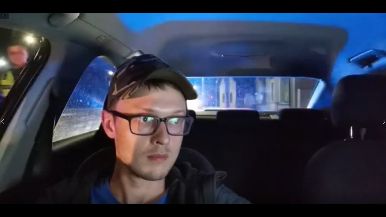 Policijos pareigūnai sustabdo bolto taksista vidury nakties