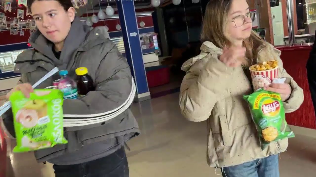 СЪЕЗДИЛИ В КИНО. ЖЕНЯ РИСКНУЛА ПОКУПАТЬСЯ. 6 03 26