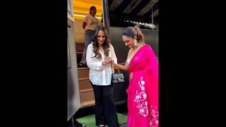 Kiara Advani With Mommy In Her Movie Set