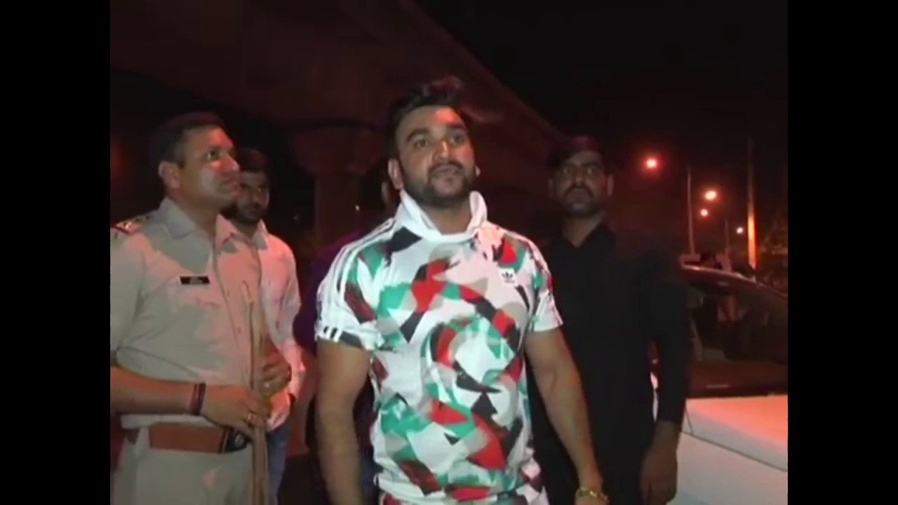 Fazilpuria Bollywood misbehaving with gurgaon police