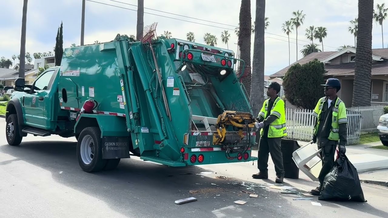 Small Rear Loader Garbage Truck PACKING OUT on Bulky Items!